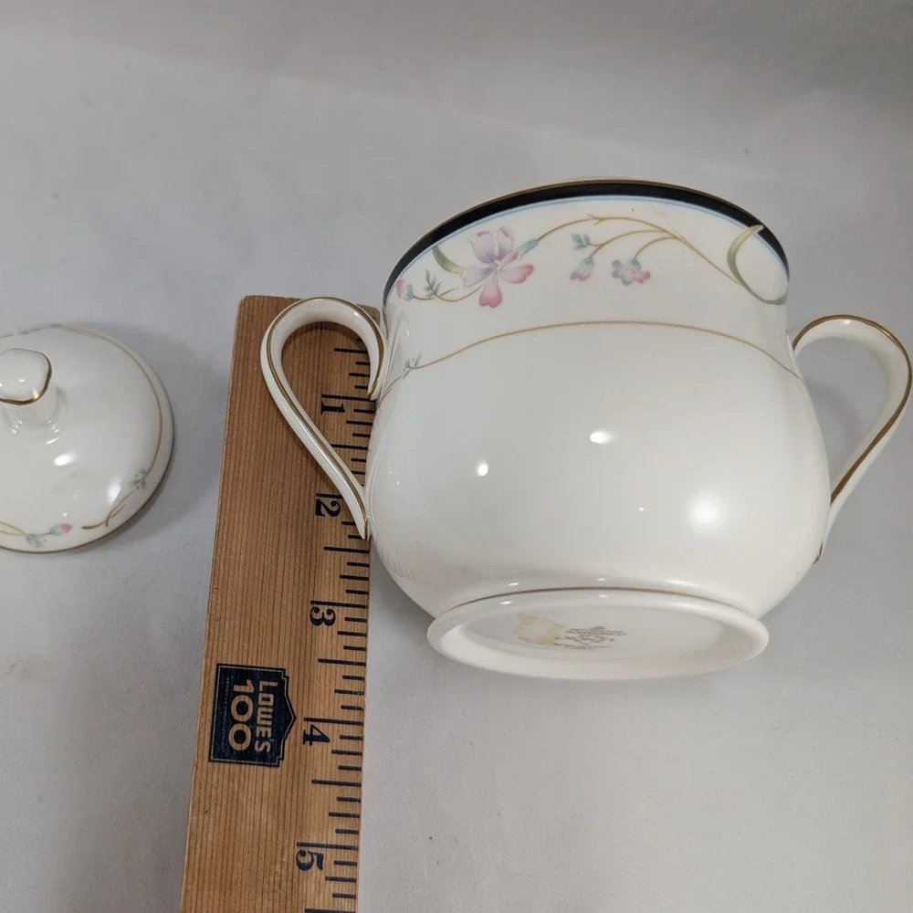 Lenox Constance Debut Collection Sugar Bowl W Lid Fine‎ Bone China Floral Gold